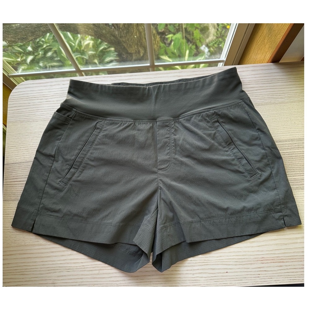 Athleta Trekkie North Short Olive Green Hiking Travel Activewear Womens Size 4